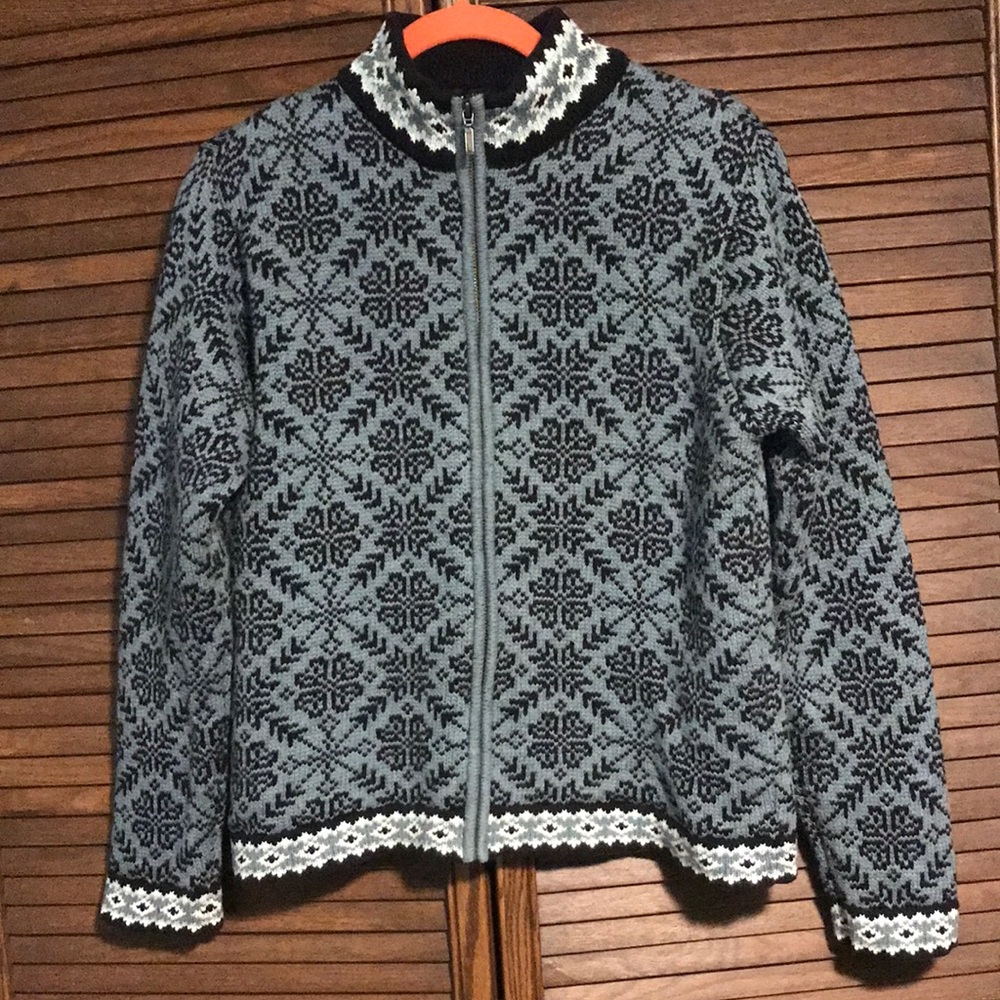Women’s LL Bean Nordic full-zip sweater, medium. Sage green, black, and white.